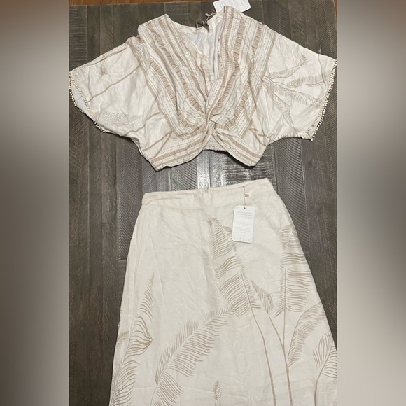 Garage Palm Outfit - Picture 1 of 6
